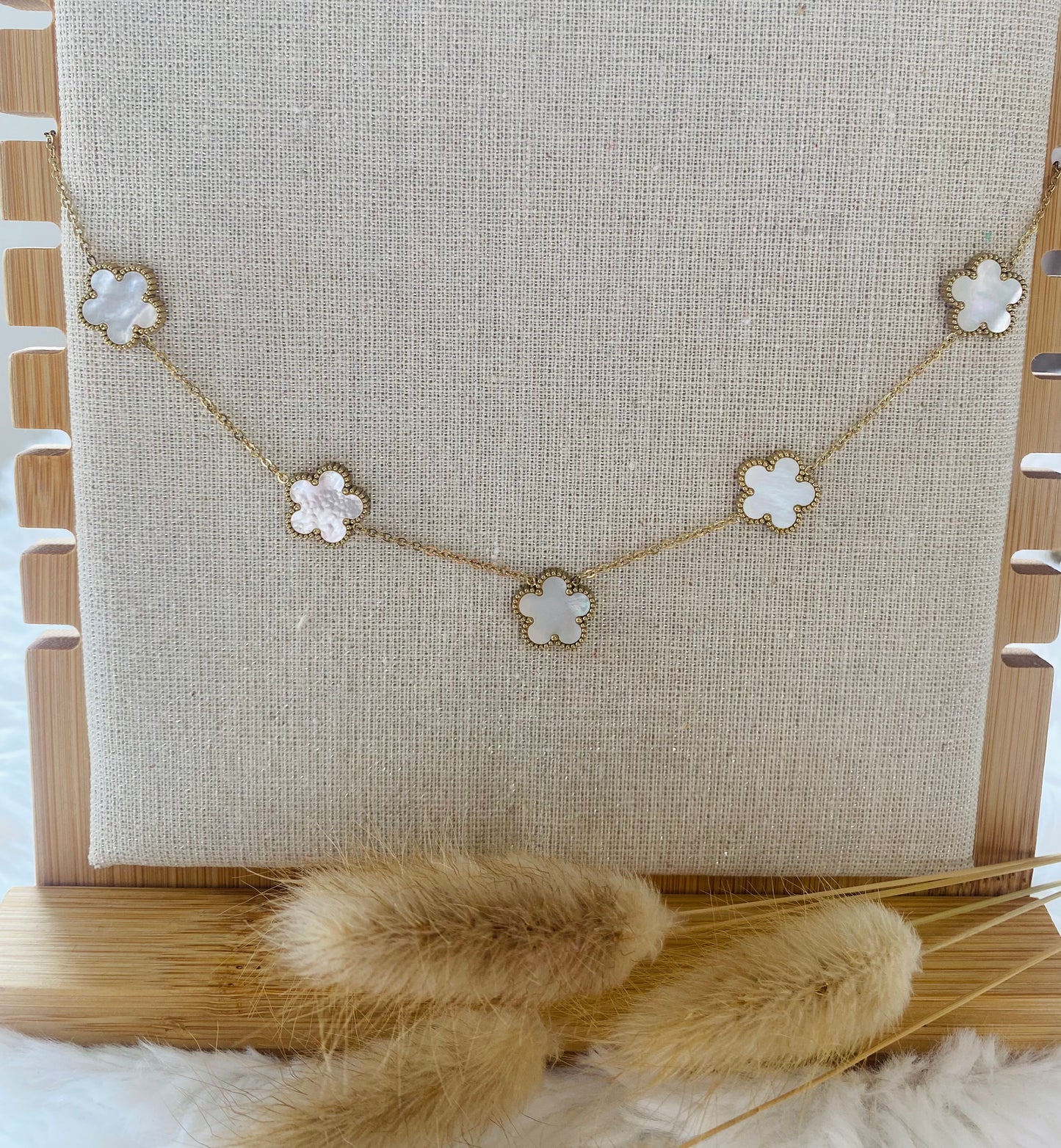 COLLIER FLEURS BLANCHES